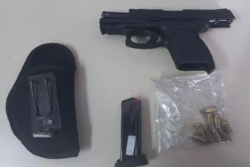 Criminoso ameaça trabalhador com arma de fogo e rouba ferramentas