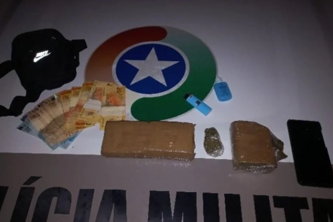 PM apreende 1,5 quilo de maconha durante revista em veículo em Criciúma