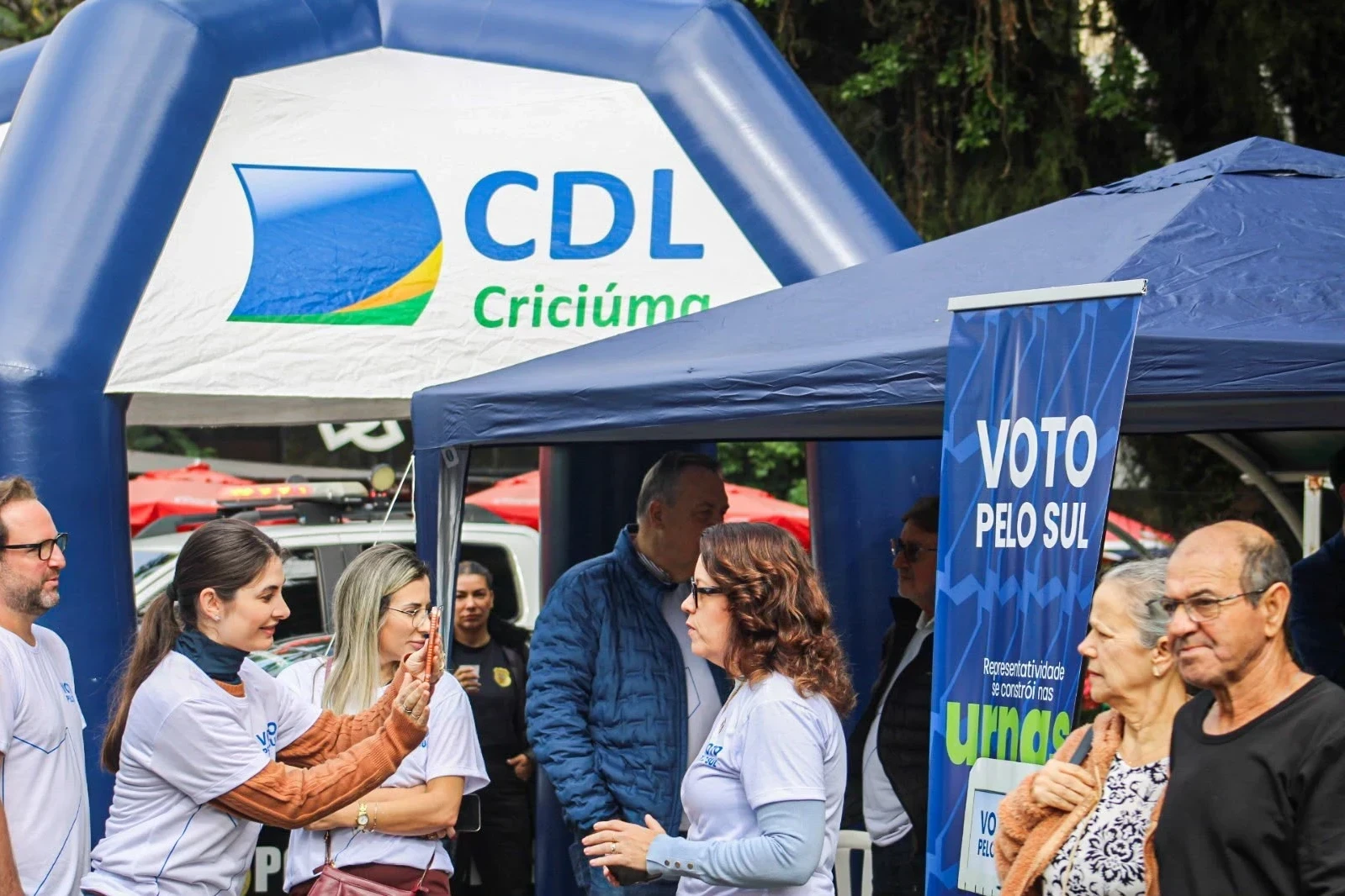 Fotos: ação no Centro de Criciúma incentiva voto em candidatos do Sul catarinense
