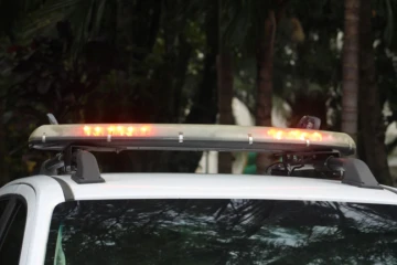 Criminoso armado atira três vezes contra funcionário durante fuga de assalto