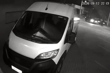 Vídeo: motociclista tem frente cortada por carro e fica gravemente ferido em acidente