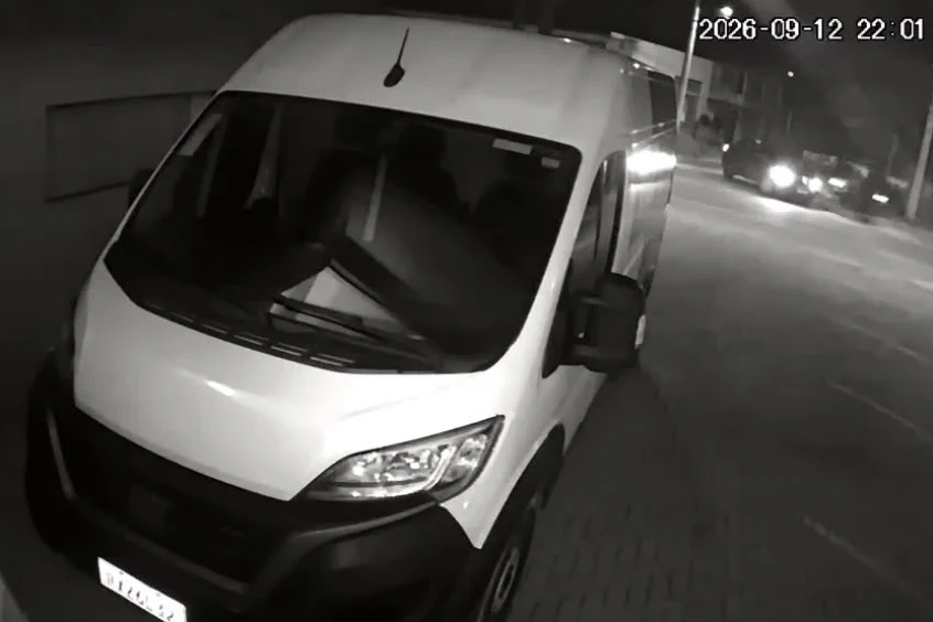 Vídeo: motociclista tem frente cortada por carro e fica gravemente ferido em acidente