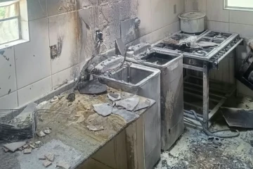 Incêndio em fritadeira elétrica se propaga e destrói equipamentos em cozinha de restaurante