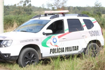 Homem usa golpe de ‘mata-leão’ contra companheira durante discussão