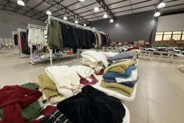 Bazar Solidário em Criciúma terá roupas, calçados e acessórios a partir de R$ 2,50