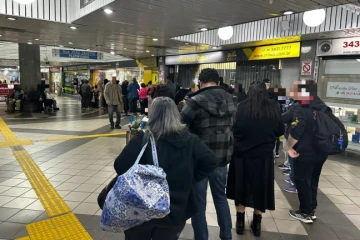 Passageiros enfrentam filas para renovar cartão do transporte coletivo em Criciúma