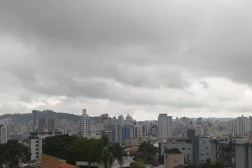 Terça-feira será marcada pelo predomínio de frio e céu nublado em Criciúma