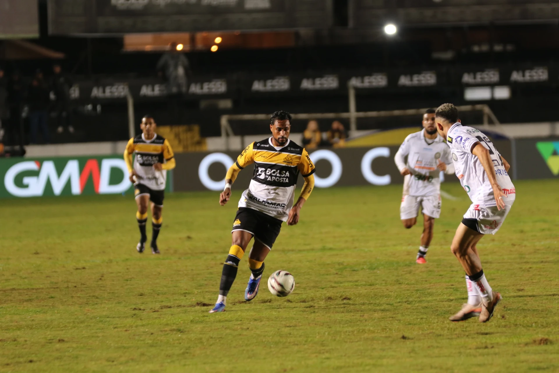 Operário-PR tem ampla vantagem contra o Criciúma no retrospecto entre os times