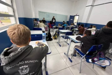 Cocal do Sul abre processo seletivo emergencial para professor de Matemática