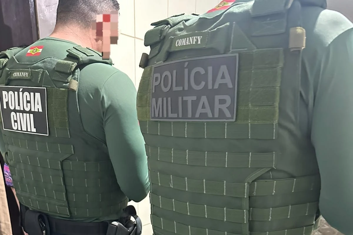 Gaeco apreende dispositivos em Forquilhinha durante investigação sobre atividades extremistas na internet