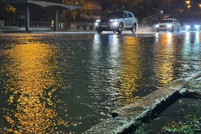 Chuva intensa no sábado e calor no domingo marcam a previsão do tempo em Santa Catarina