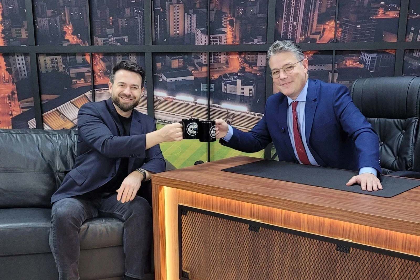 Em entrevista ao uMANOs Talk Show Engeplus, Hugo Olivo, CEO da La Moda, falou sobre moda, gestão, redes sociais, relacionamento com lojistas, criatividade e os desafios de comandar marcas como Lança Perfume, My Favorite e BO Bruna Olivo