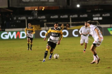 Com possibilidade de se reaproximar da liderança, Criciúma recebe o Operário-PR