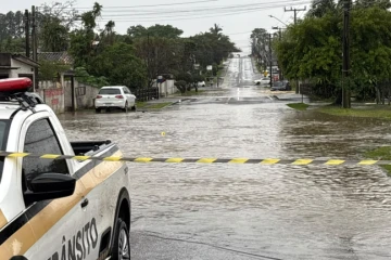 Criciúma: Avenida dos Italianos é interditada por alagamento