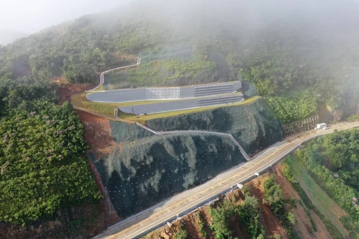 BR-285: deslizamentos e quedas de barreiras interditam a Serra da Rocinha
