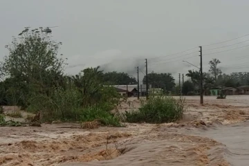 Serviço Aeromédico resgata pessoas ilhadas em Timbé do Sul