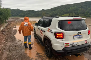 Meleiro registra mais de 130 milímetros de chuva em 12 horas e mantém equipes em alerta