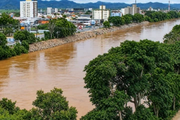Chuva supera 100 milímetros em pontos de Tubarão e contribui para elevação do Rio