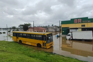 Chuva deixa mais de 50 pessoas desabrigadas e outras 15 famílias desalojadas em Araranguá