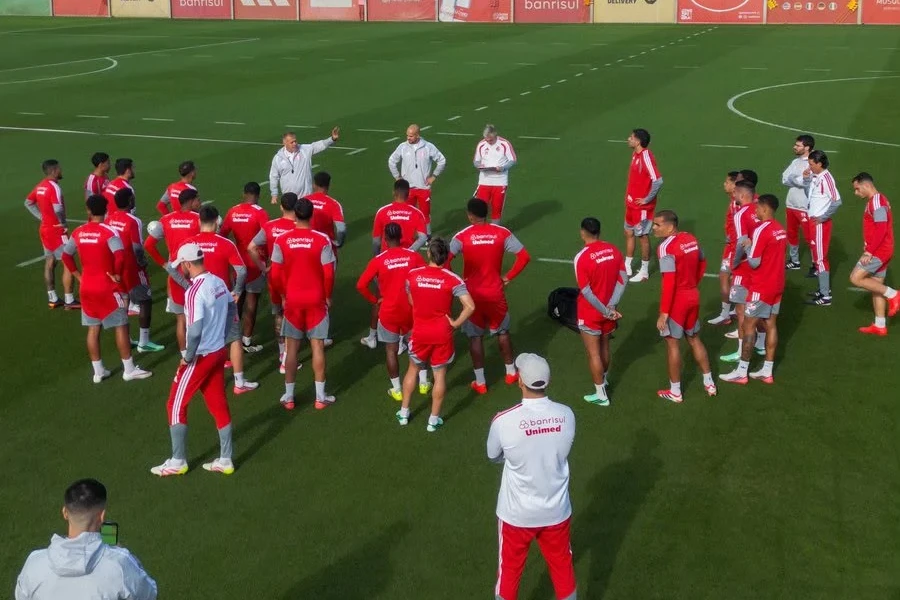 Horas depois de comandar derrota do Tigre, Eduardo Baptista realiza treino do Inter