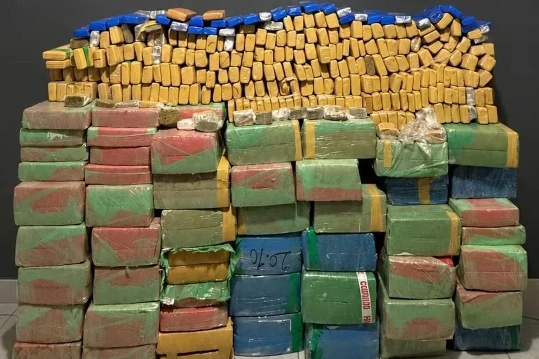 Polícia encontra mais de uma tonelada de maconha em casa abandonada usada como depósito de drogas