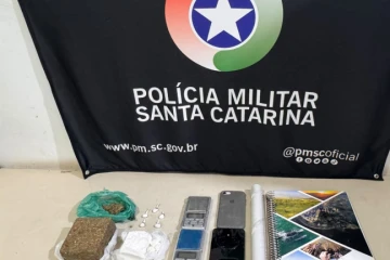 PM apreende drogas e prende homem por tráfico nas proximidades de uma escola
