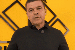 ‘Um momento de mobilização total’, afirma Louzer ao chegar em Criciúma