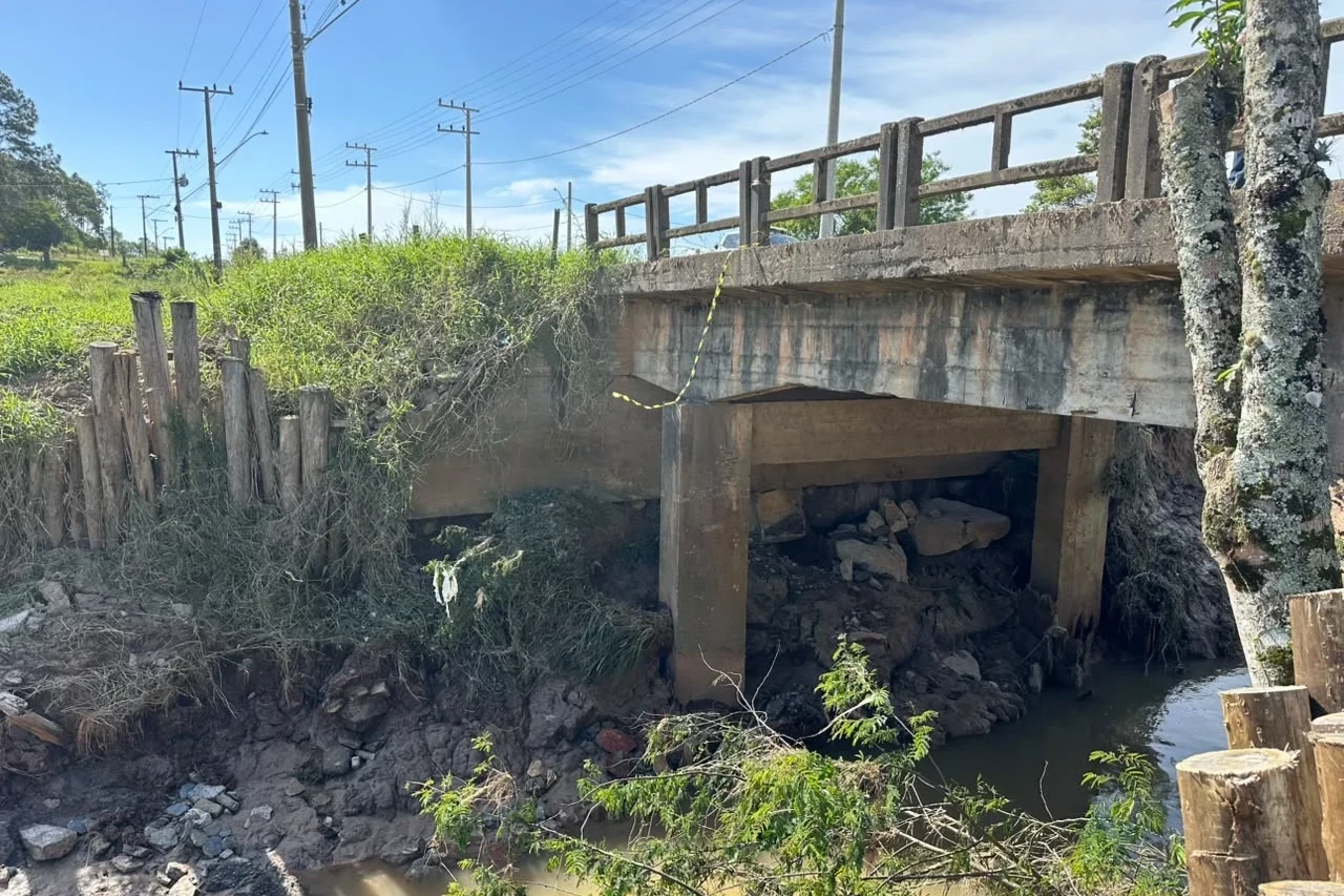 Chuvas causam estragos em ponte de Içara e acesso fica bloqueado; veja as rotas alternativas