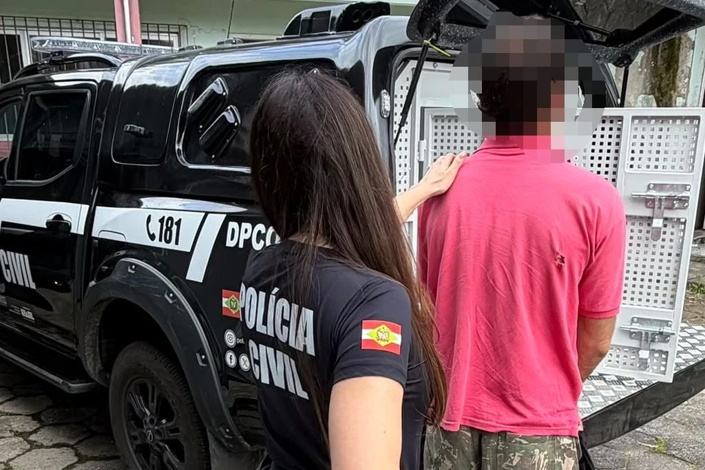 Acusado de ameaçar pais com facão é preso no Sul de SC