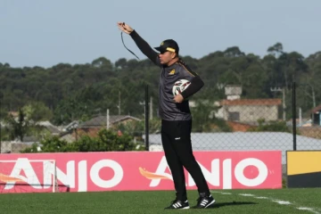 Fotos: Umberto Louzer comanda o primeiro treino no Tigre
