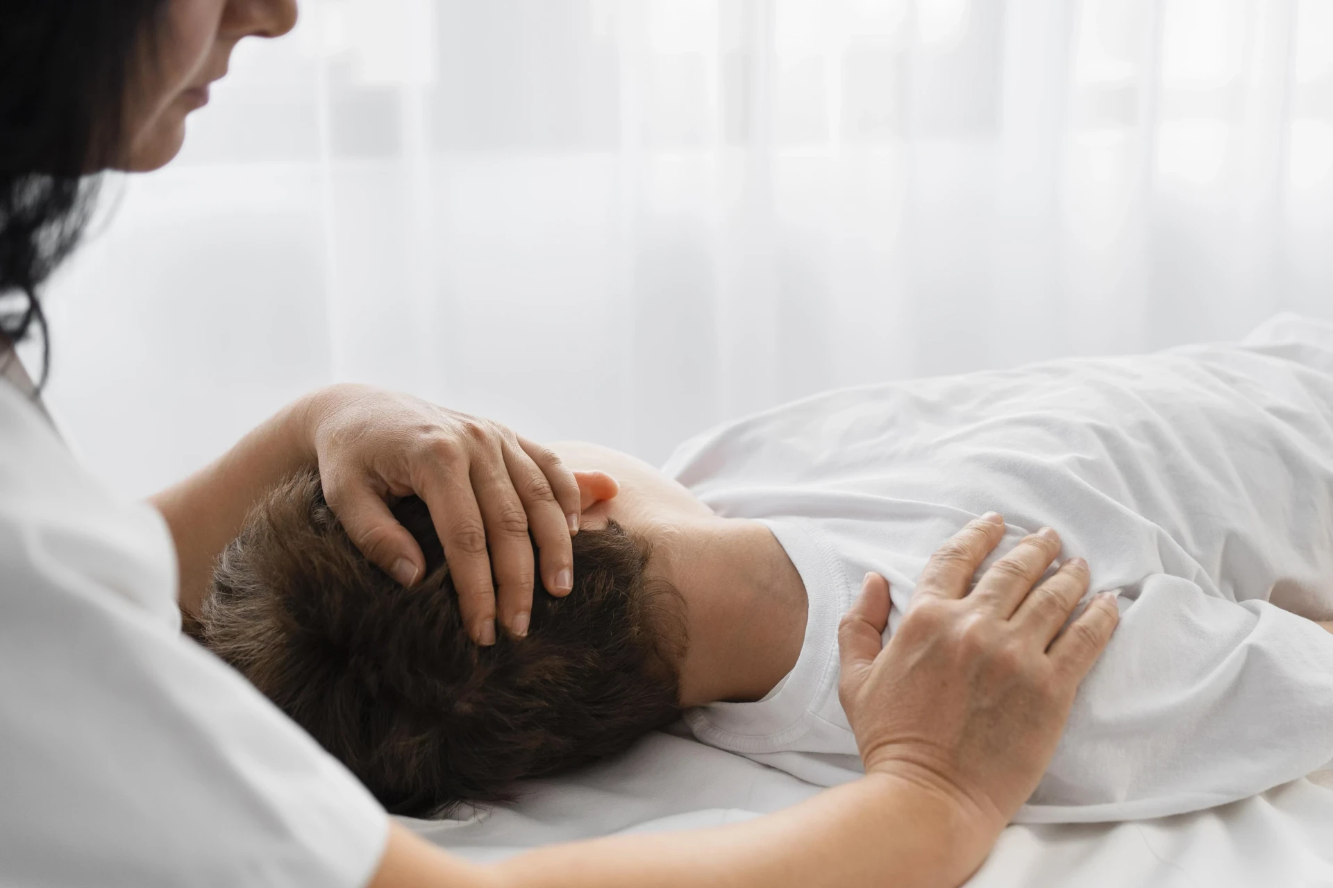 Convulsão ou epilepsia? Saiba a diferença e como agir durante uma crise