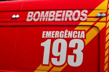 Colisão entre dois carros deixa motorista ferido em Içara