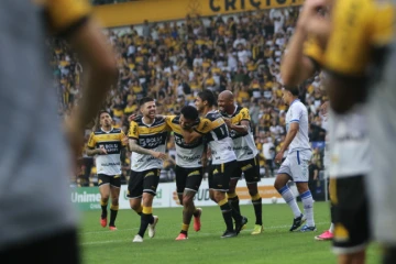 Festa carvoeira! Veja os gols e as fotos da vitória do Criciúma diante do Avaí