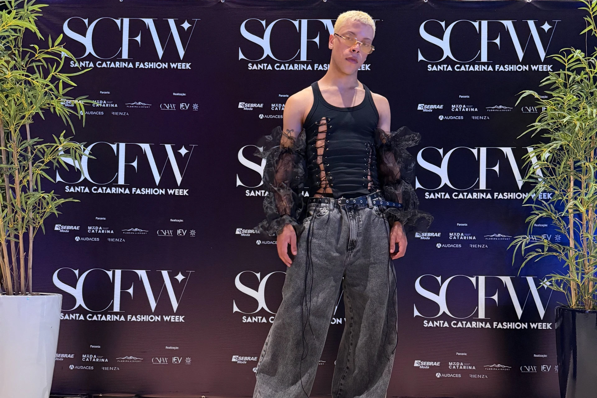 Aluno da Faculdade Senac Criciúma vence concurso de novos estilistas no SCFW 2026