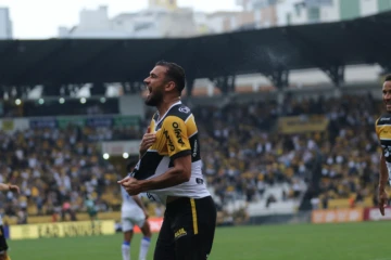 Ao vivo: vitória no clássico renasce ânimo para o acesso