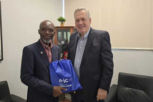 Em Criciúma, representante do Togo conhece empresas e instituições da região
