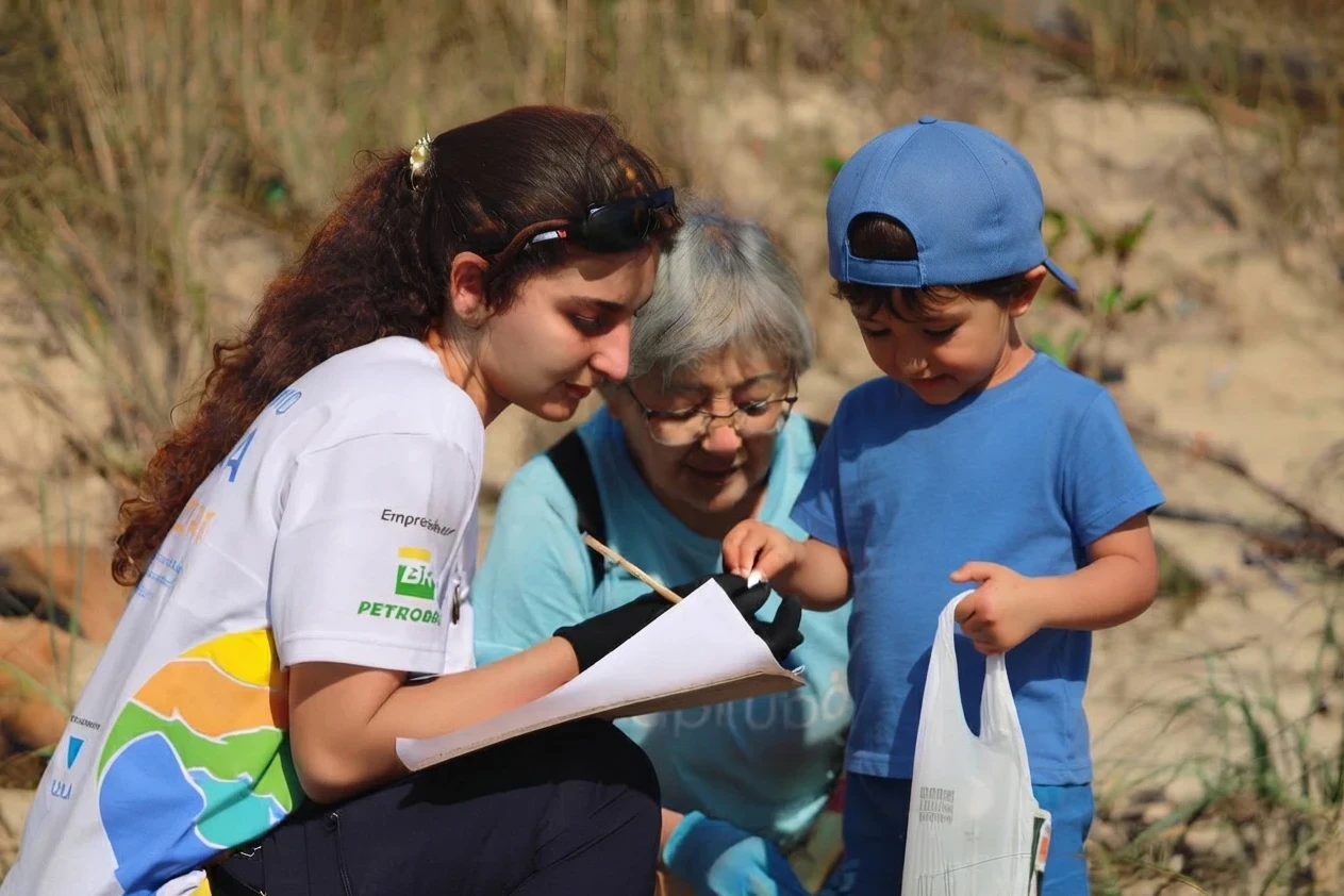 Ação recolhe mais de 300 quilos de lixo em oito praias do Litoral Sul de SC