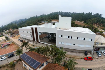 Com chegada de equipamentos, novo Centro Hospitalar avança para inauguração em Treze de Maio