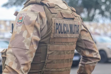 Motorista com veículo furtado e sinais de embriaguez tenta fugir de abordagem da PM e acaba preso