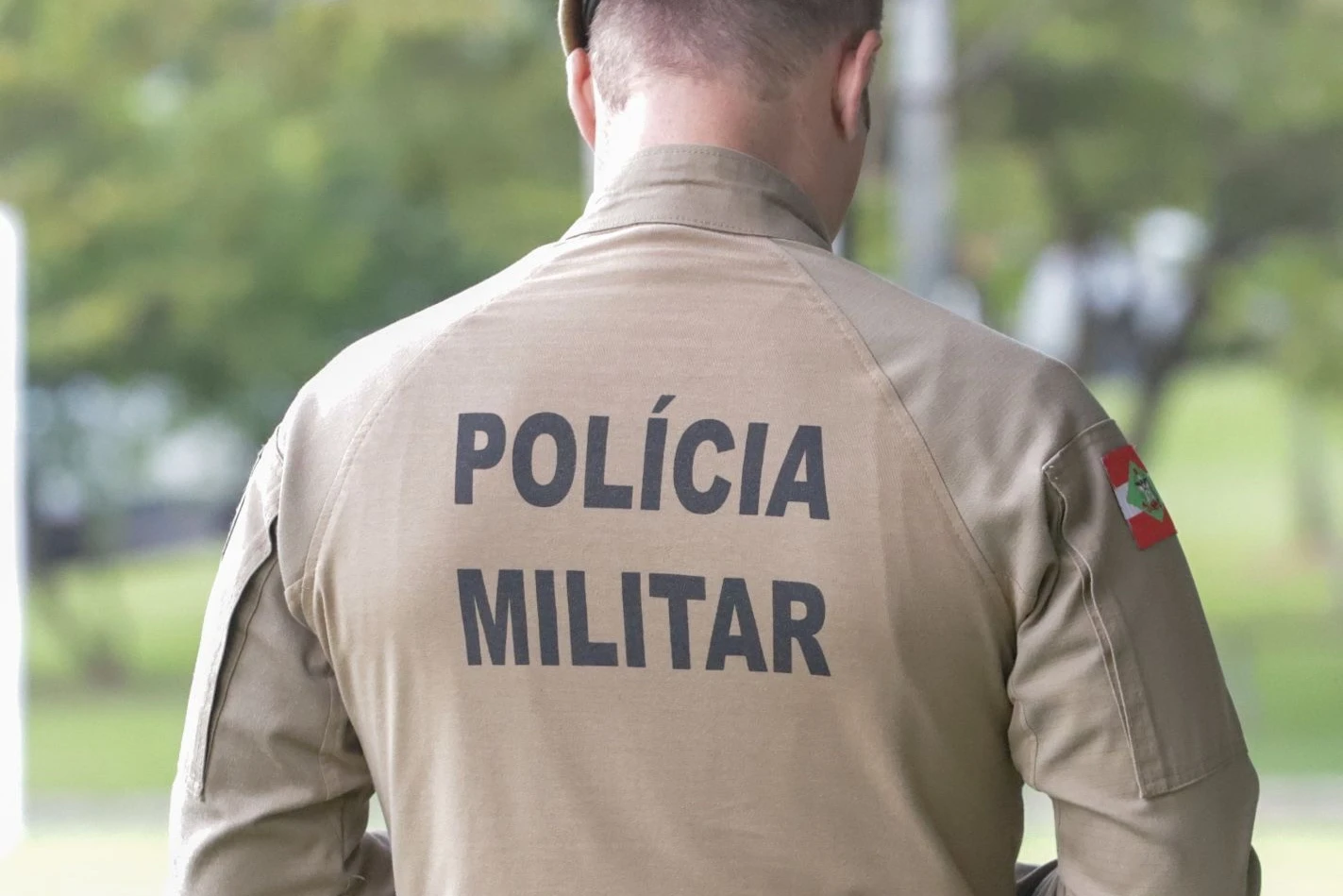 Mulher aciona a PM após ser agredida pelo companheiro com socos no rosto e nas costas em Criciúma