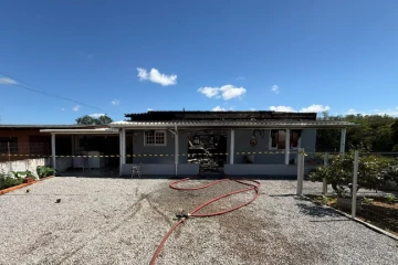 Incêndio destrói residência de alvenaria e mobiliza o Corpo de Bombeiros