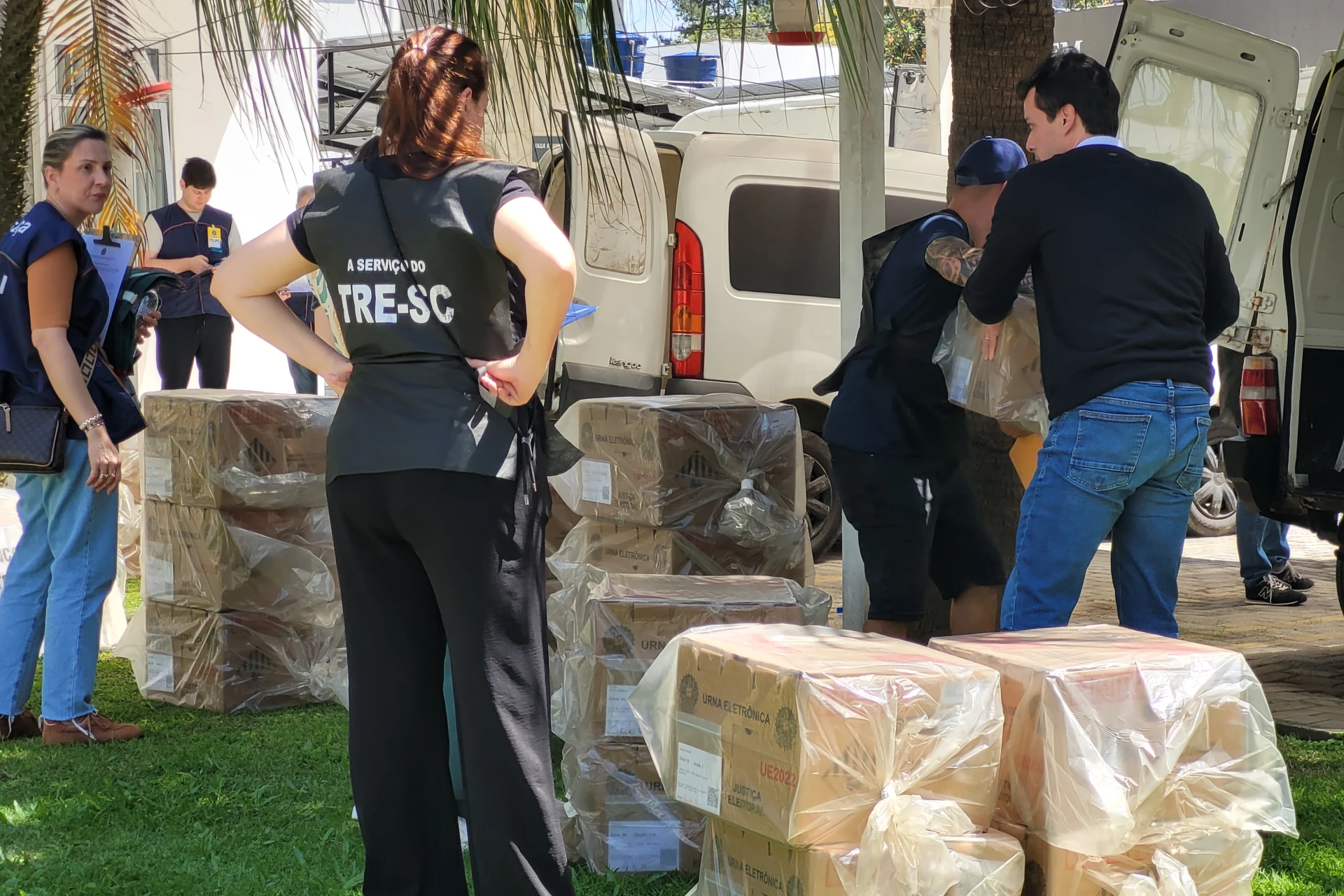 Eleições 2026: Justiça Eleitoral distribui urnas para locais de votação