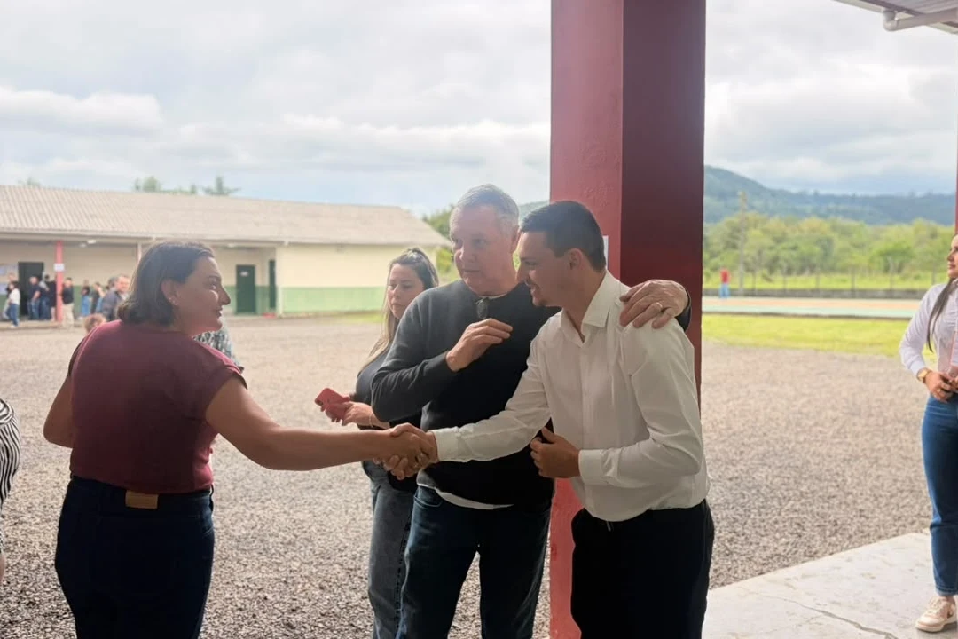 Prefeito de Treviso comparece às urnas e destaca importância do voto para a população brasileira