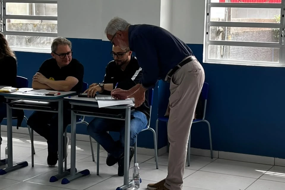 Prefeito de Cocal do Sul vota e destaca importância de representação do Sul na Câmara