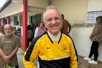 Presidente do Tigre vota em Criciúma e fala sobre momento na Série B: ‘Acredito no título’