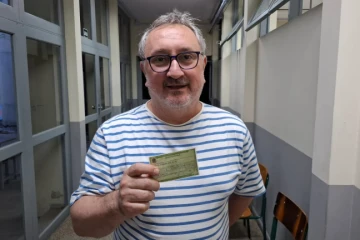 Último eleitor registra seu voto no Colegião em Criciúma