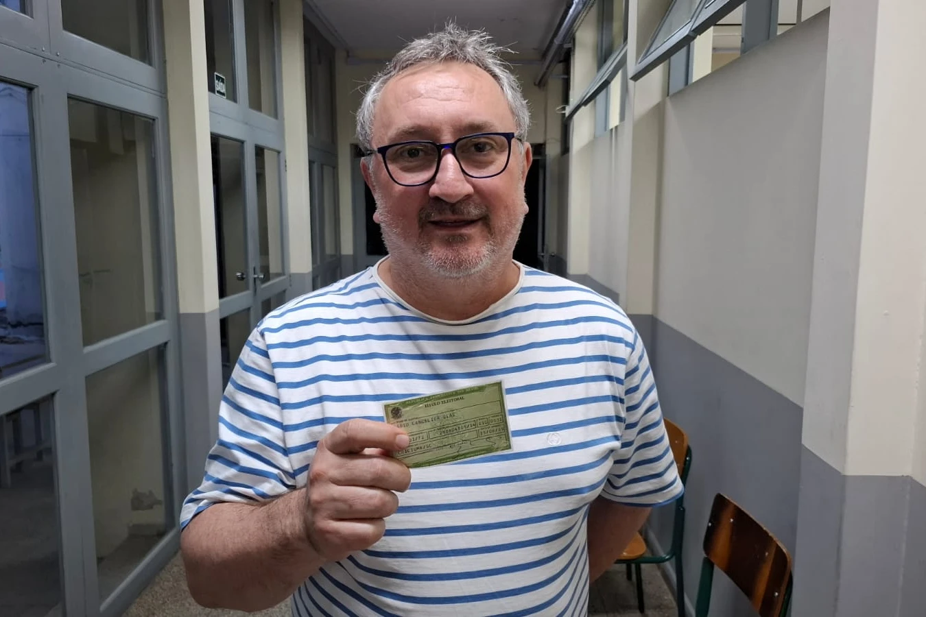 Último eleitor registra seu voto no Colegião em Criciúma