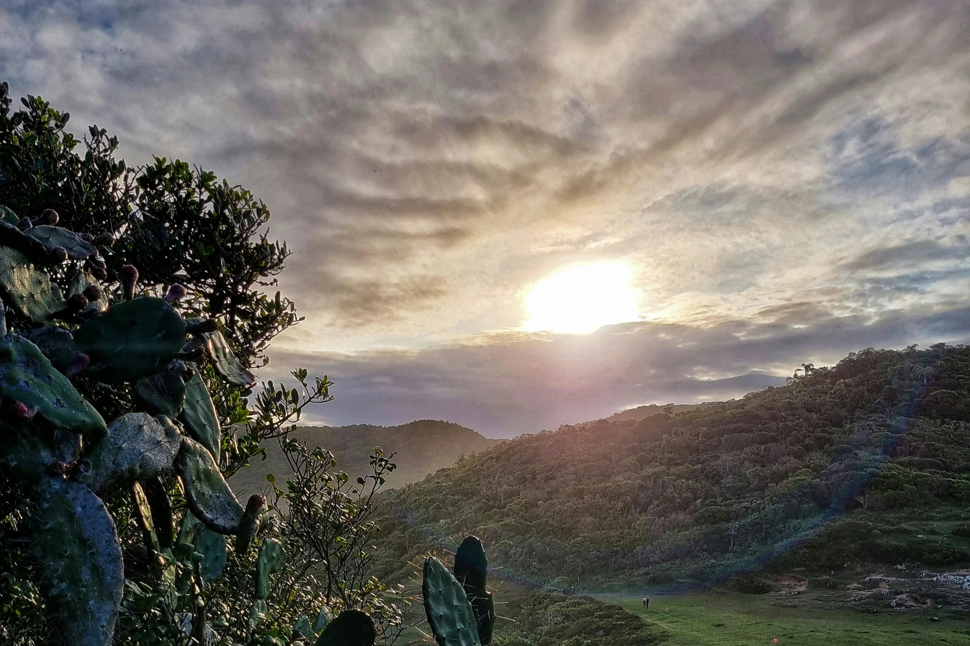 Chuva, sol e temperaturas em elevação: veja a previsão do tempo para a região carbonífera
