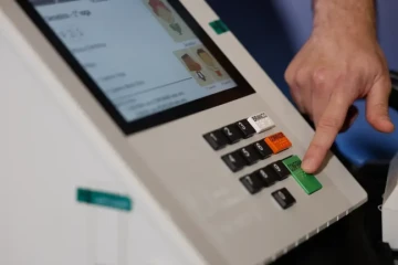 Mais de 33 milhões de eleitores não votaram no primeiro turno; é a maior abstenção do século