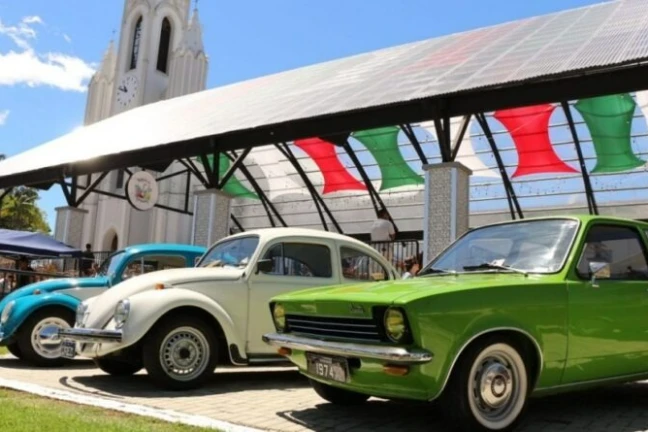 Encontro de carros antigos reúne clássicos e histórias de família em Cocal do Sul